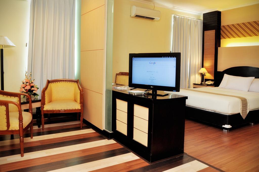 Pandanaran Hotel Семаранг Экстерьер фото